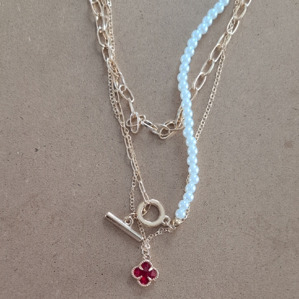 Gold tone Clover Pendant Fashion Necklace